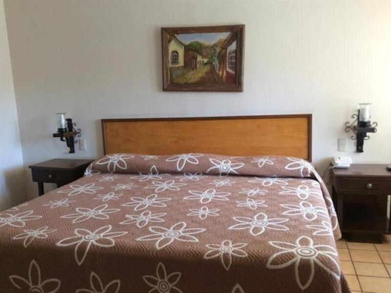 גואדלחארה Hotel Isabel מראה חיצוני תמונה