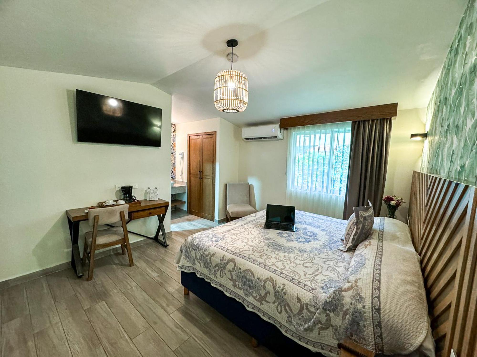 גואדלחארה Hotel Isabel מראה חיצוני תמונה